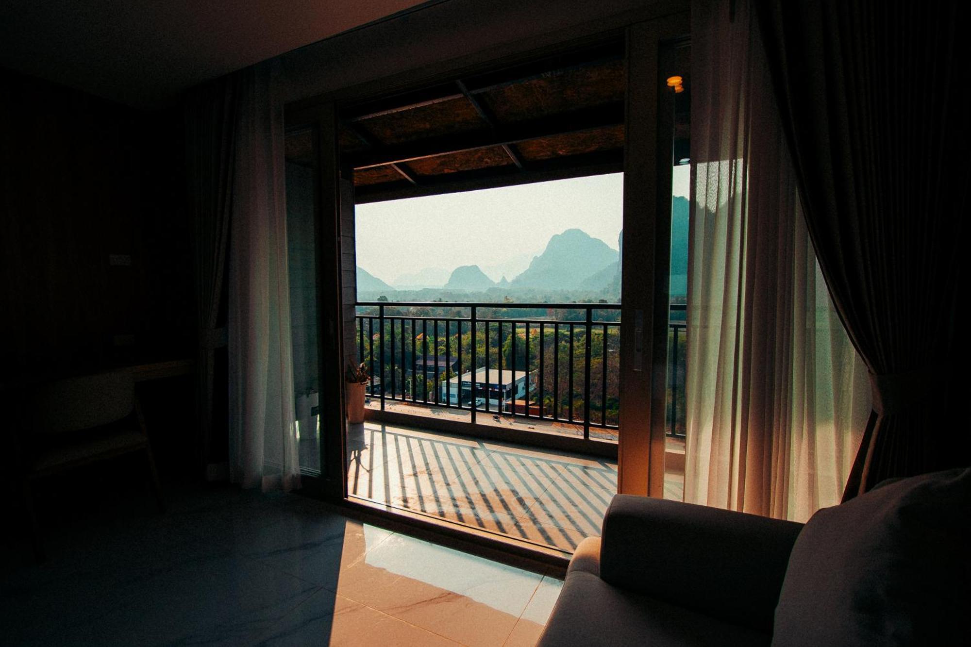 The Elephant Crossing Hotel Vang Vieng Exterior foto