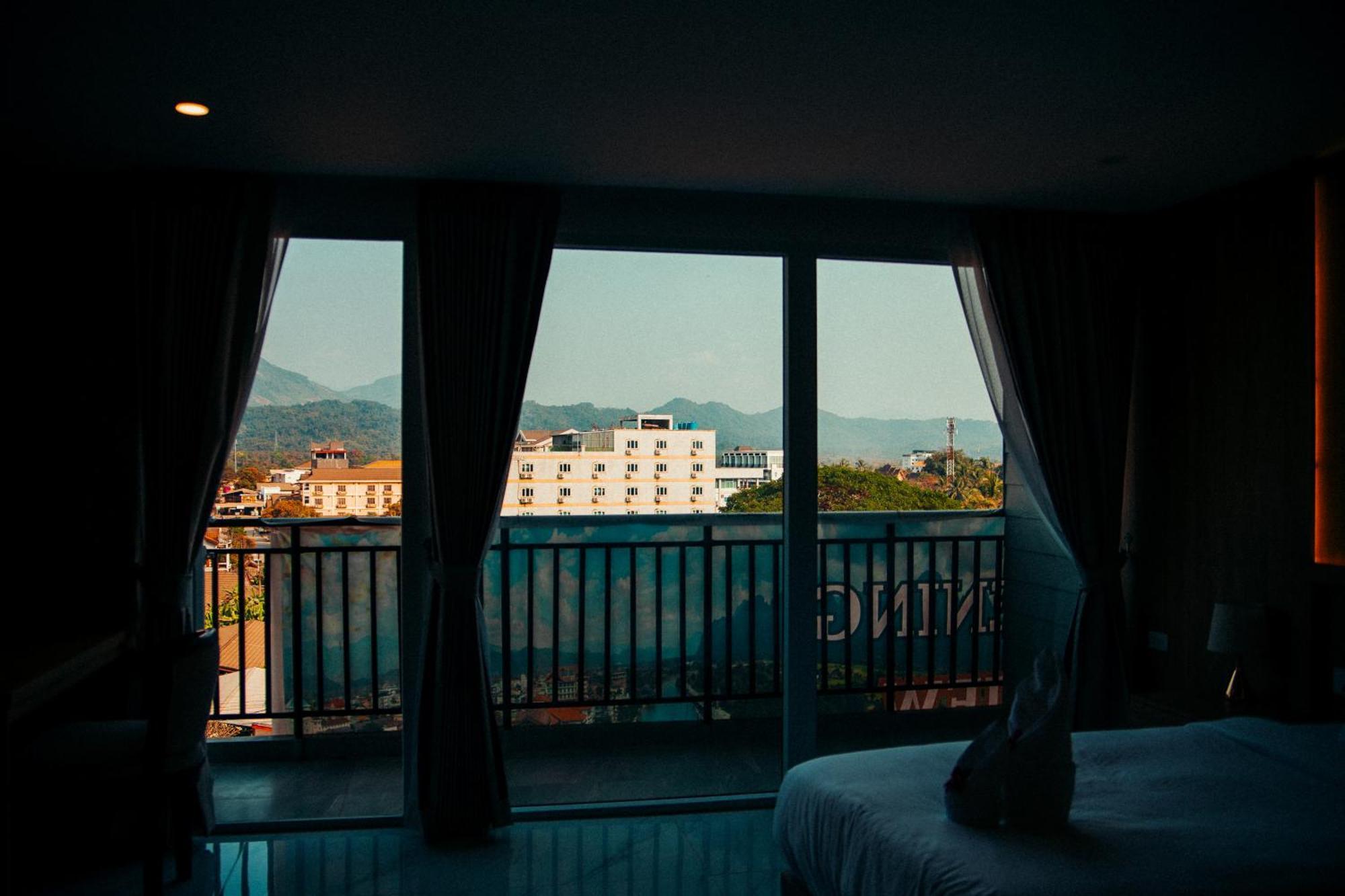 The Elephant Crossing Hotel Vang Vieng Exterior foto